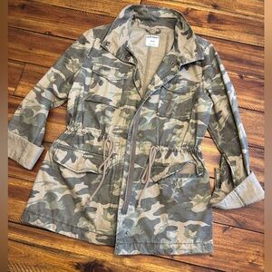 Women’s Old Navy Camo lightweight Jacket, size Medium